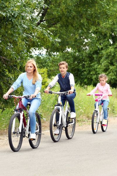 photo famille en vélo